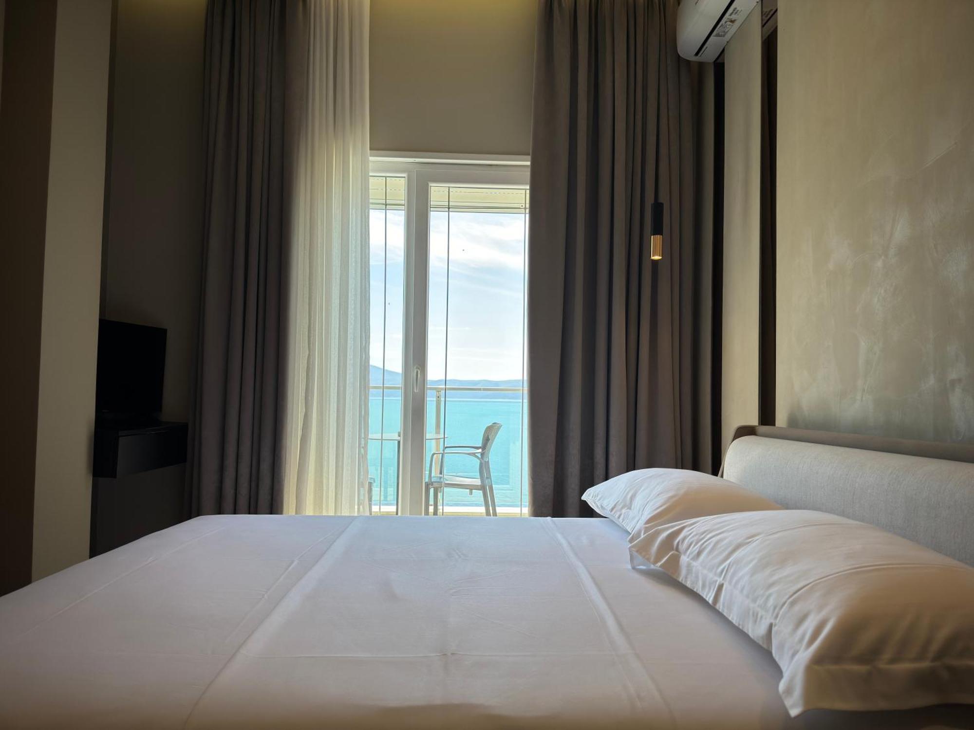 Nuna Hotel Radhime Luaran gambar
